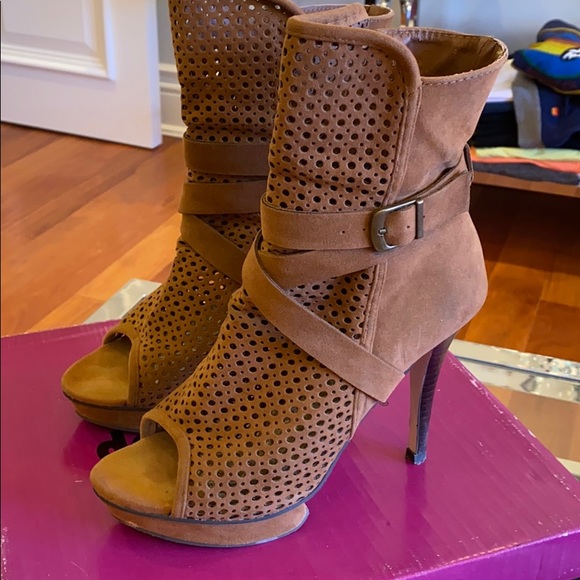 Open toe booties - Picture 3 of 6